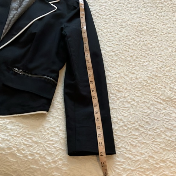 Fabulous black blazer w/white piping and B&W striped lining & fabulous detail. - Picture 10 of 16